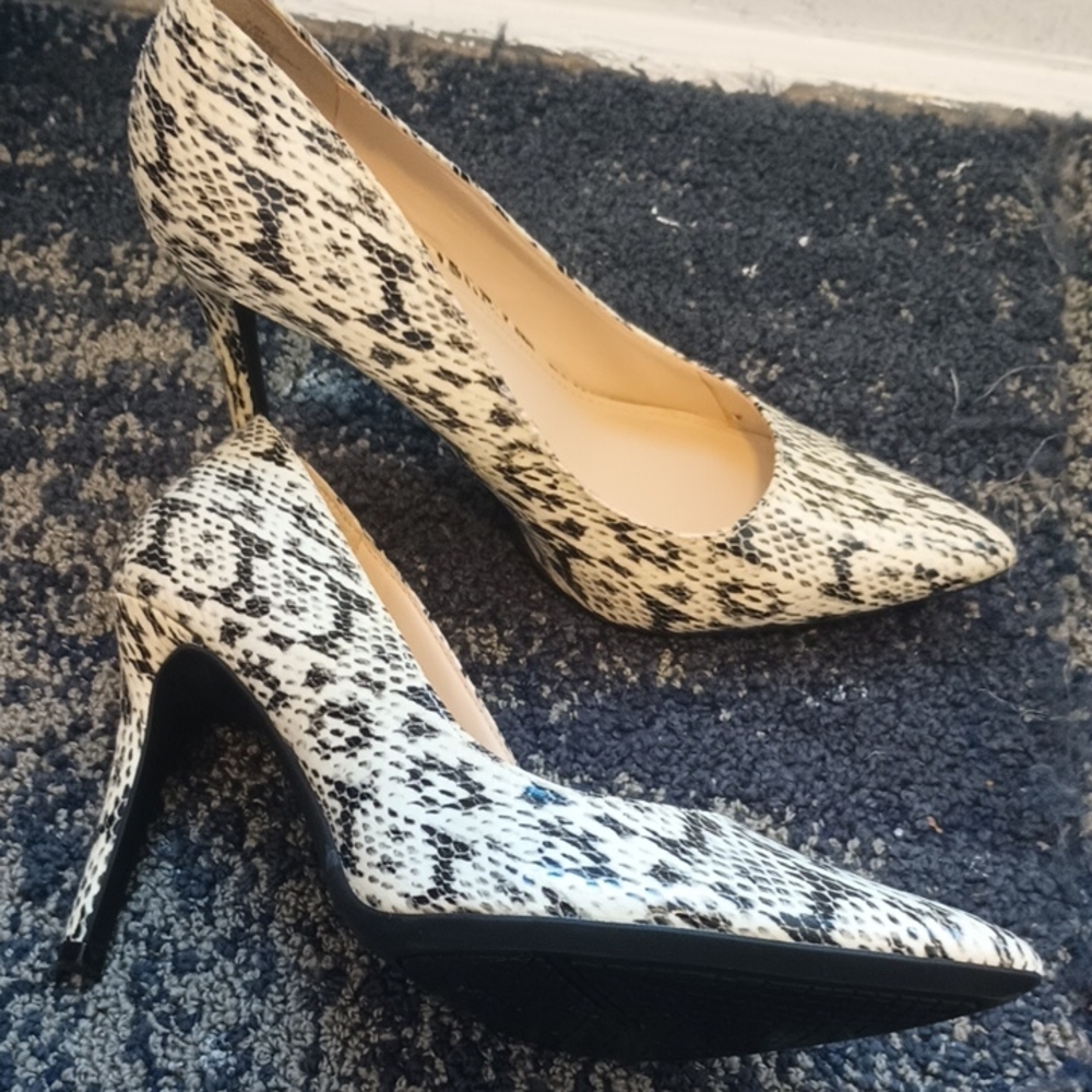 Nine West Black and White Snake Print Heels SIZE 7 1/2
